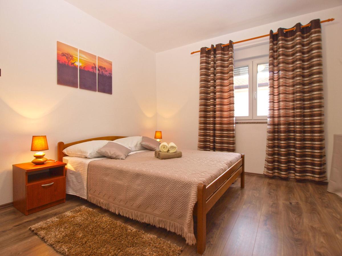 Apartment Luciano 1540 Pula Bagian luar foto